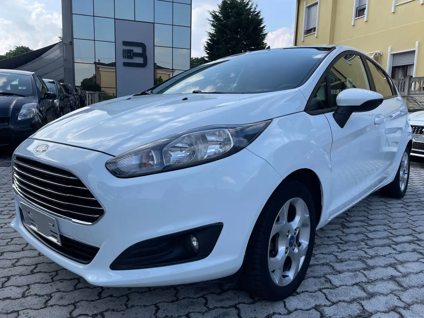 Ford Fiesta Fiesta 5p 1.2 Titanium 60cv IDONEA NEOPATENTATI White - 1