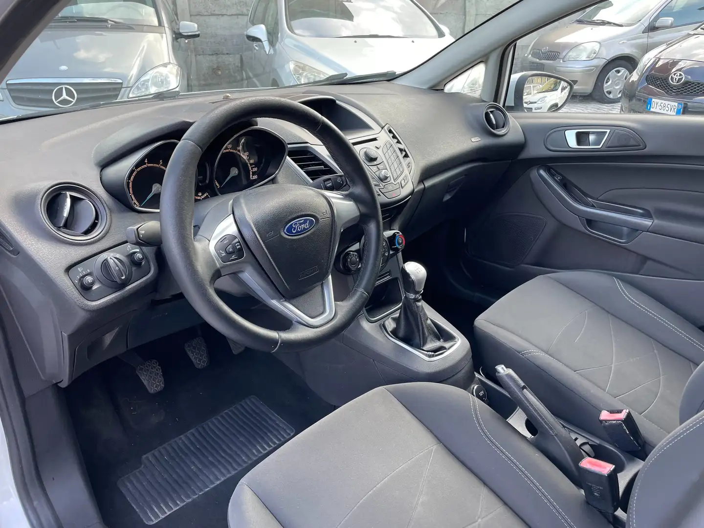 Ford Fiesta Fiesta 5p 1.2 Titanium 60cv IDONEA NEOPATENTATI White - 2
