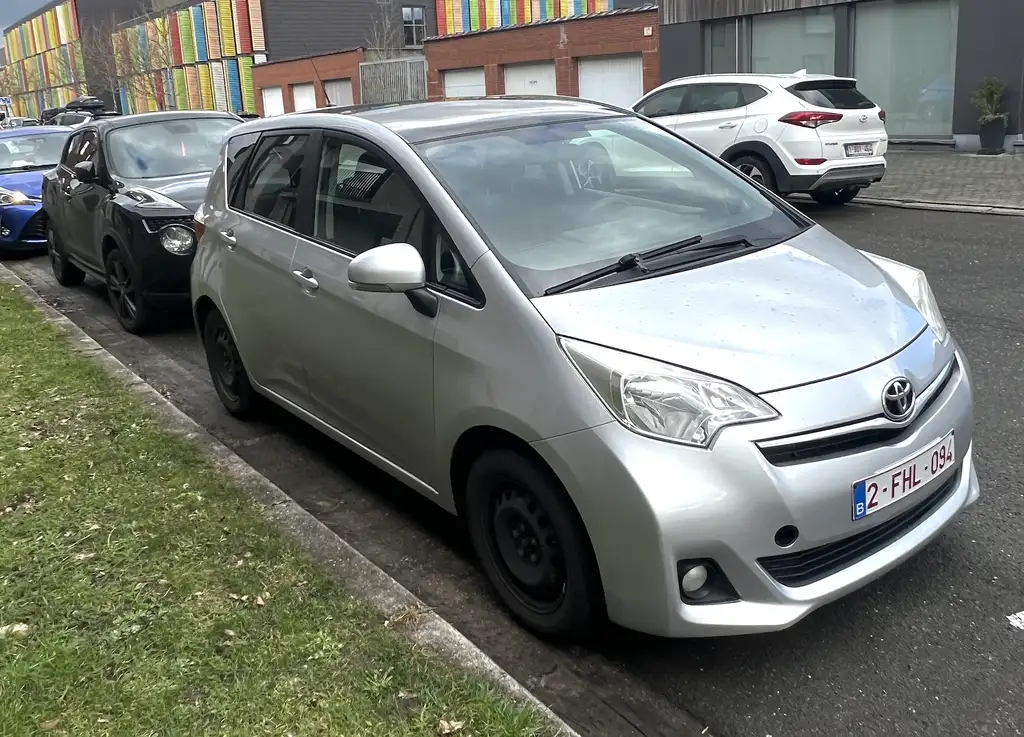 Toyota Verso-S 2014 из Европы — купить под ключ