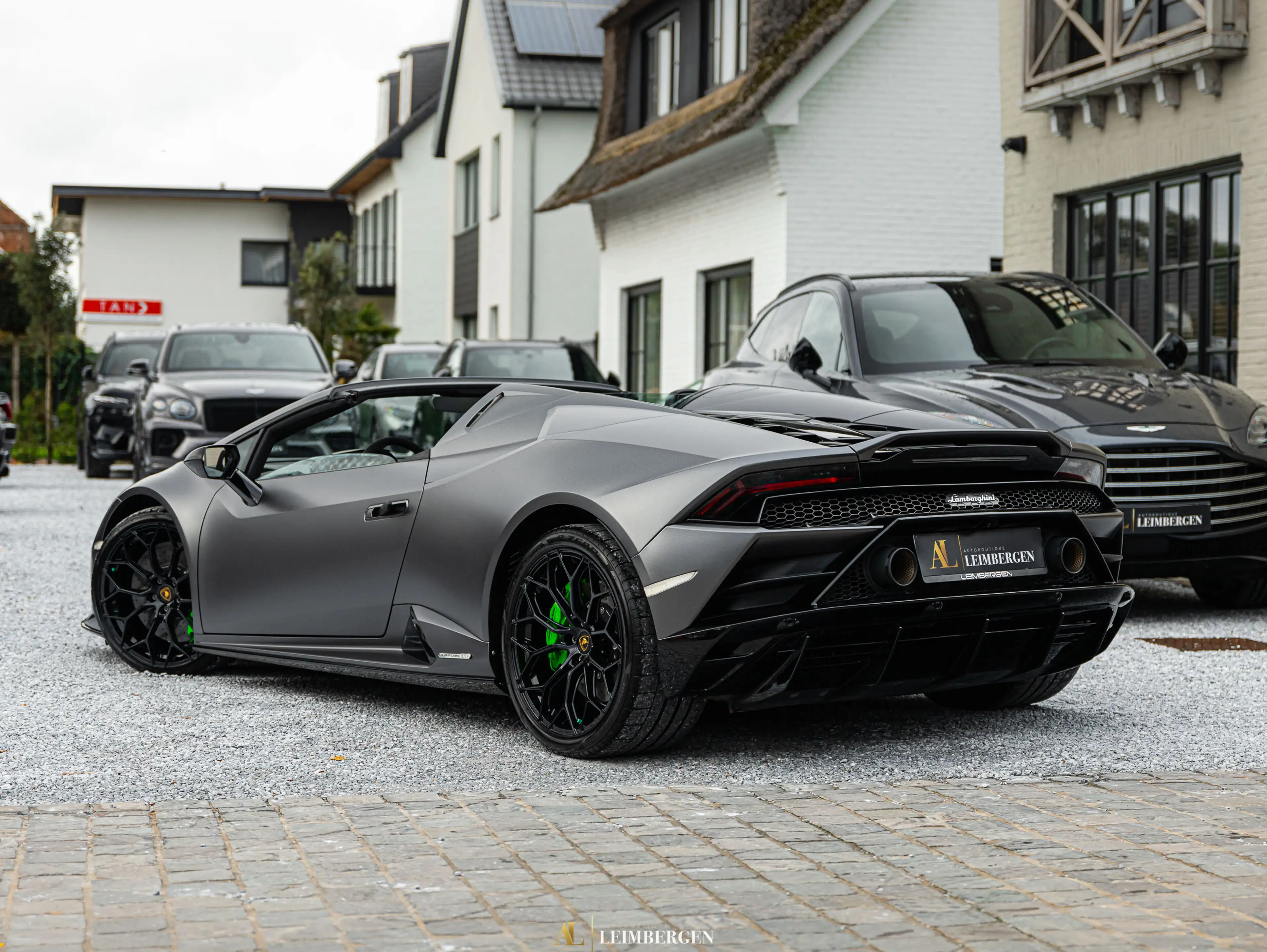 Lamborghini Huracán EVO Spyder / Front Lift / 20” Narvi / Black Alcantara / Green Stitching / Sensonum — photo 10