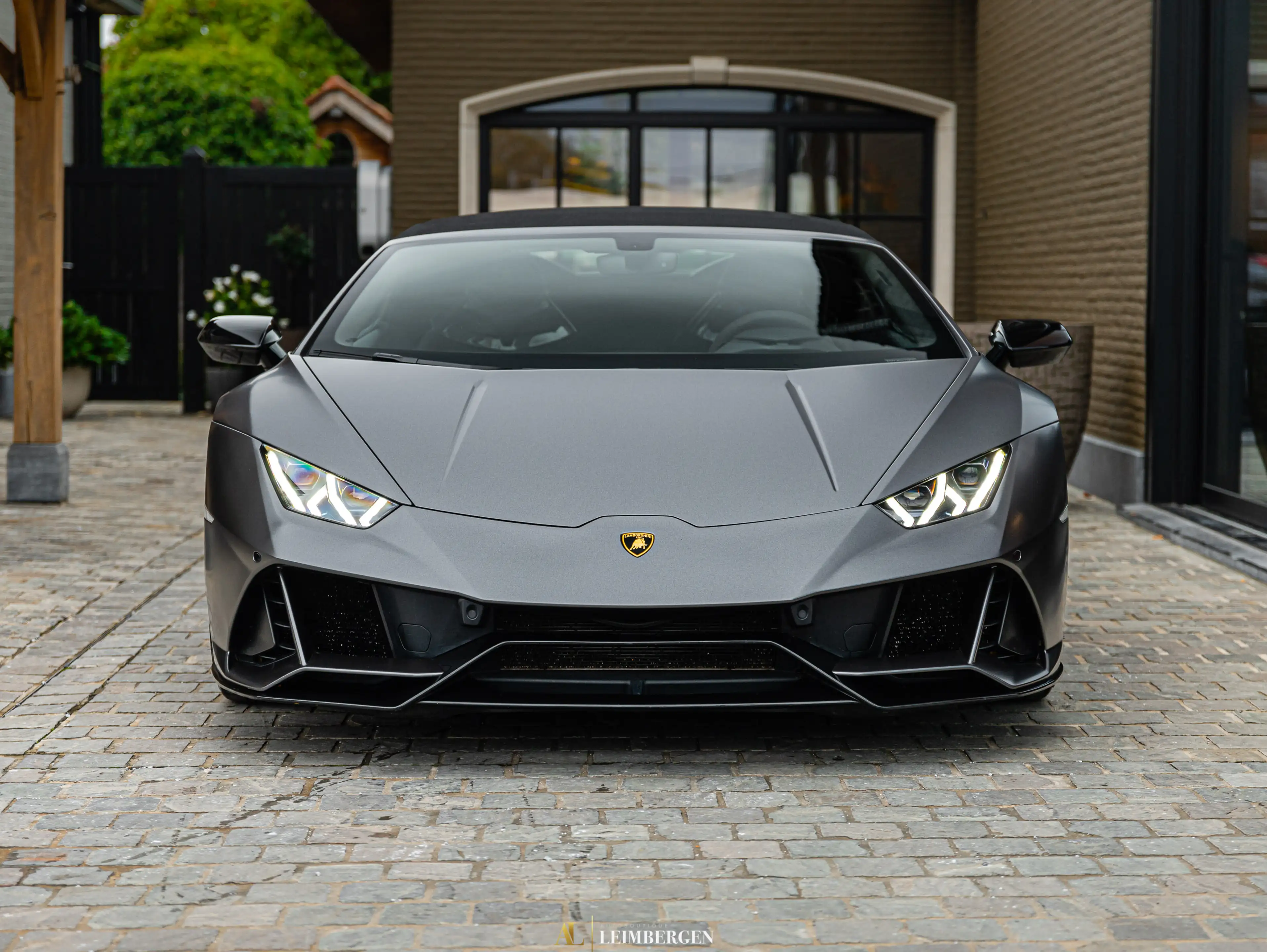 Lamborghini Huracán EVO Spyder / Front Lift / 20” Narvi / Black Alcantara / Green Stitching / Sensonum — photo 3