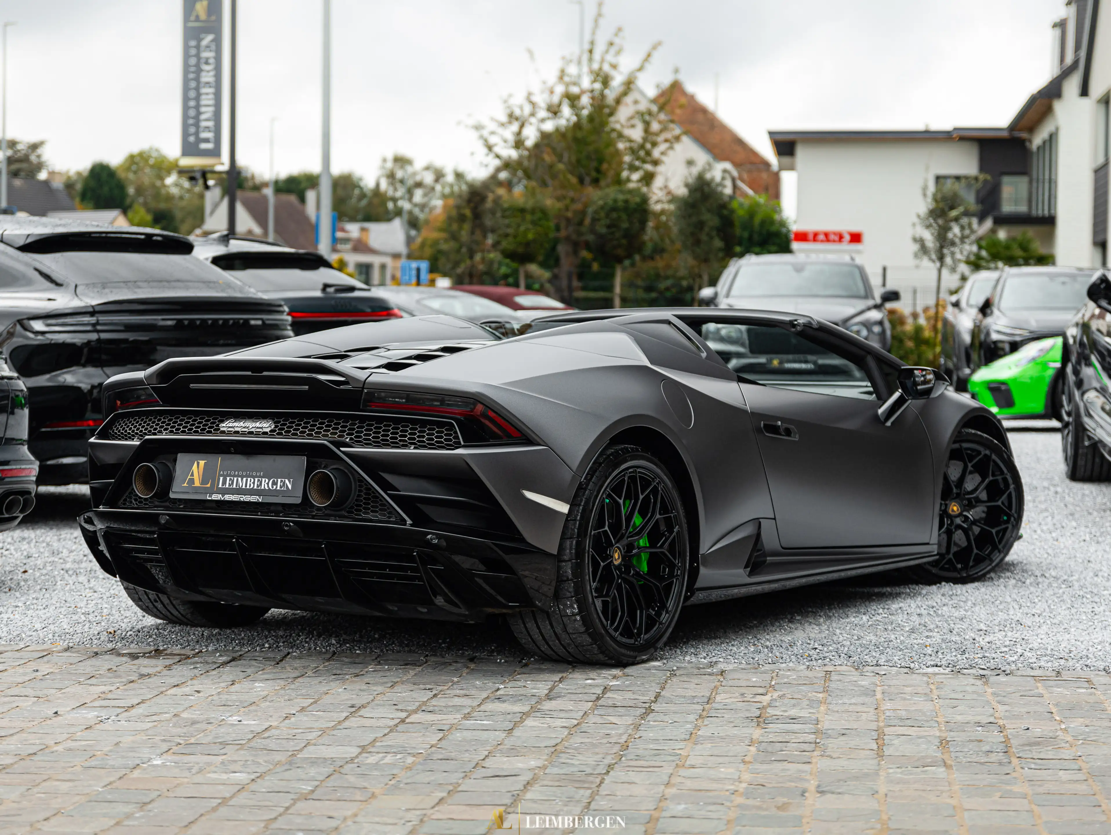 Lamborghini Huracán EVO Spyder / Front Lift / 20” Narvi / Black Alcantara / Green Stitching / Sensonum — photo 11