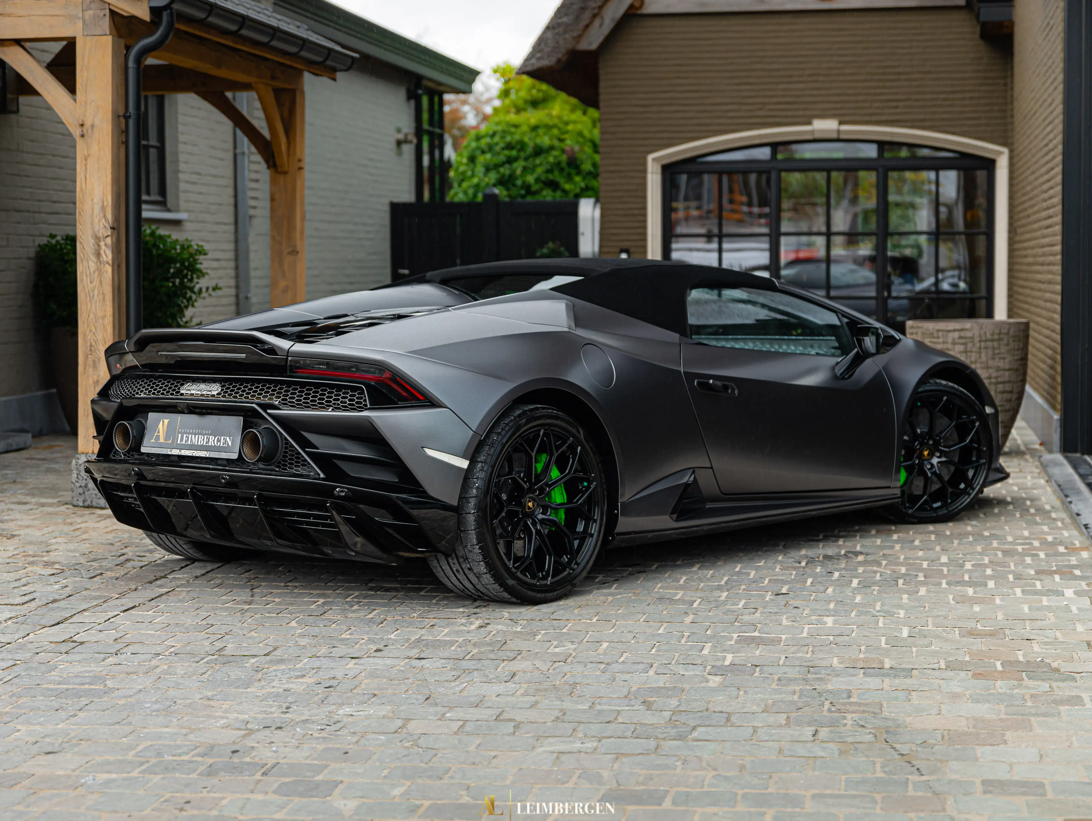 Lamborghini Huracán EVO Spyder / Front Lift / 20” Narvi / Black Alcantara / Green Stitching / Sensonum — photo 6