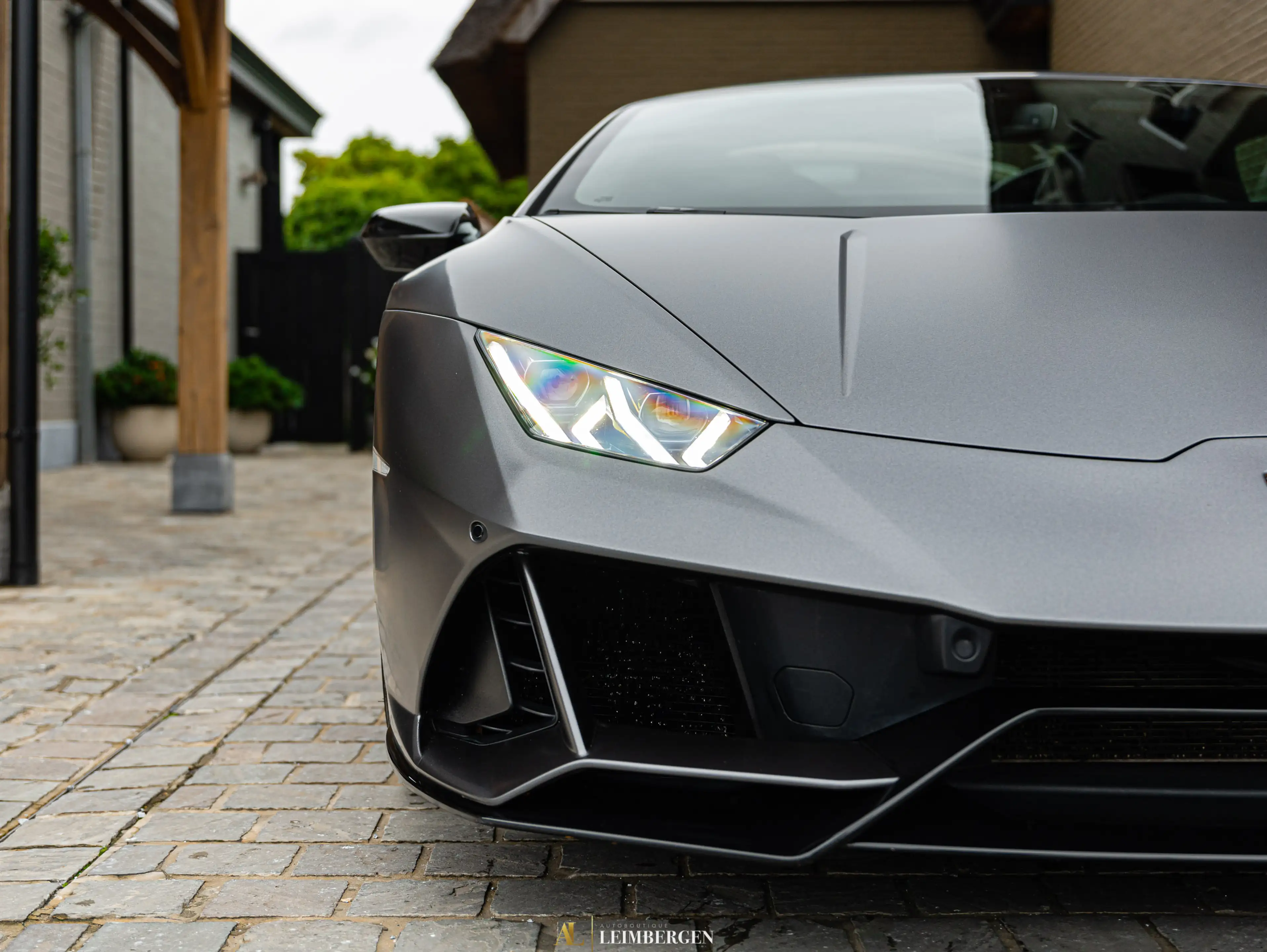 Lamborghini Huracán EVO Spyder / Front Lift / 20” Narvi / Black Alcantara / Green Stitching / Sensonum — photo 12