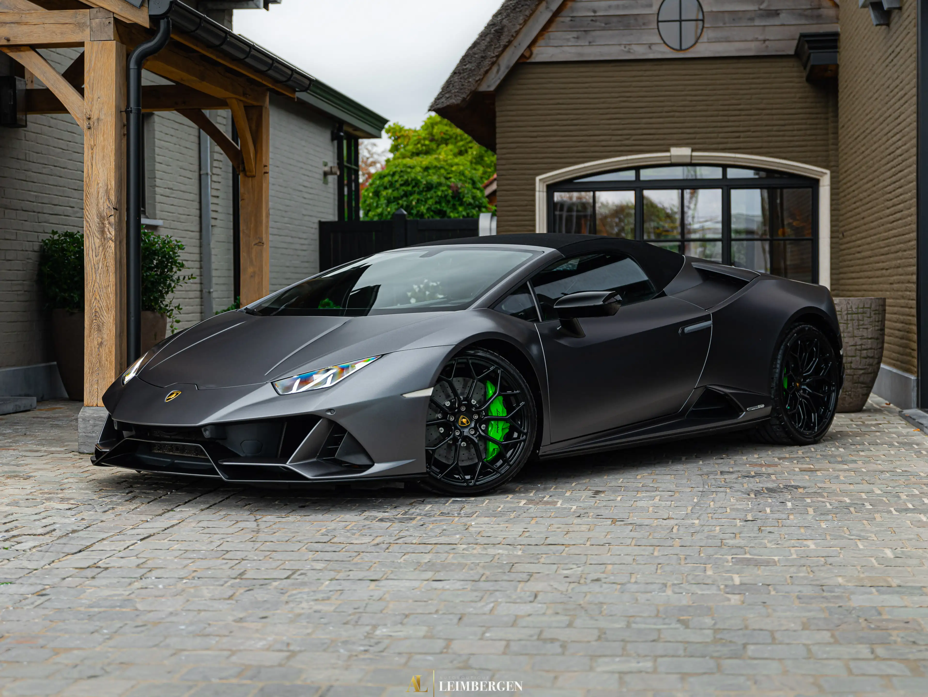Lamborghini Huracán EVO Spyder / Front Lift / 20” Narvi / Black Alcantara / Green Stitching / Sensonum — photo 2
