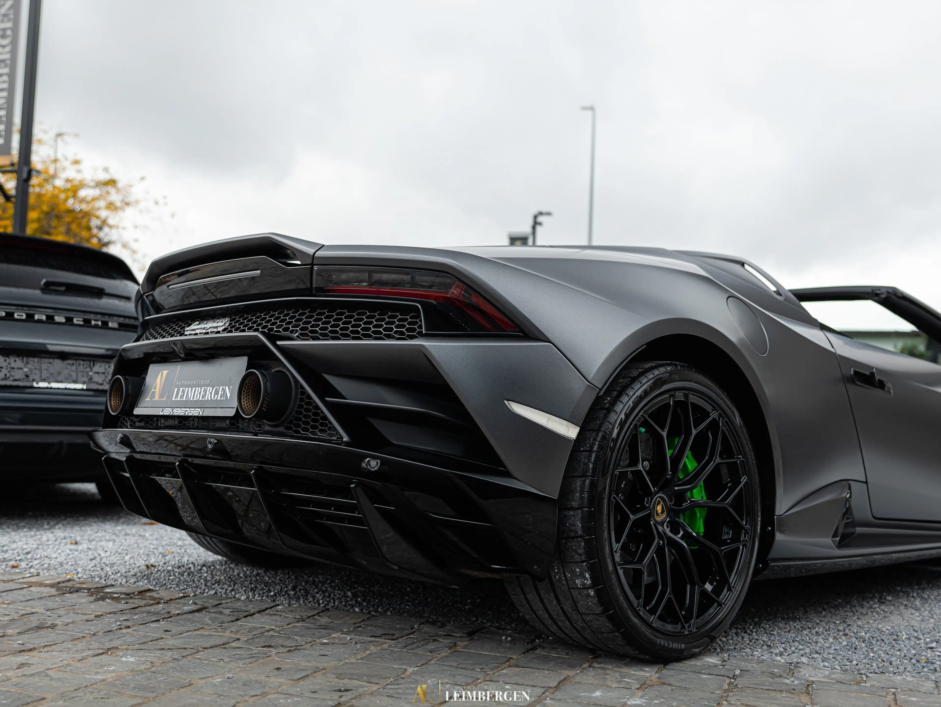Lamborghini Huracán EVO Spyder / Front Lift / 20” Narvi / Black Alcantara / Green Stitching / Sensonum — photo 7