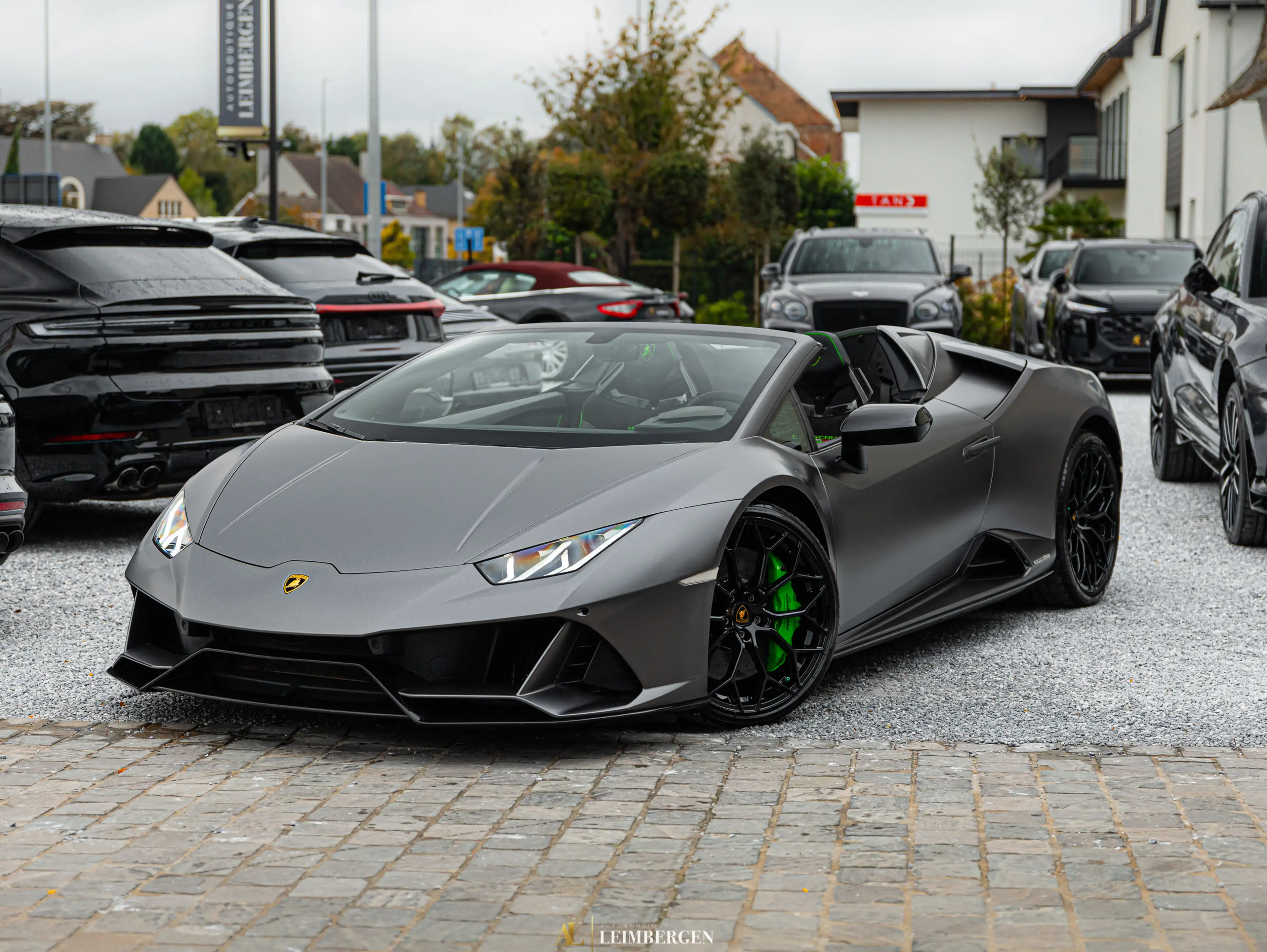 Lamborghini Huracán EVO Spyder / Front Lift / 20” Narvi / Black Alcantara / Green Stitching / Sensonum — photo 9