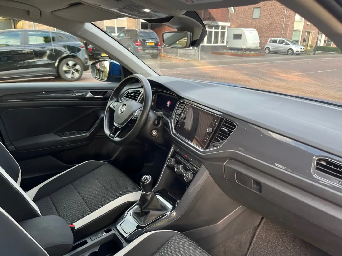 Volkswagen T-Roc 1.5 TSI SPORT 150PK / DIGI COCKPIT / CAMERA / AFN. Bleu - 2