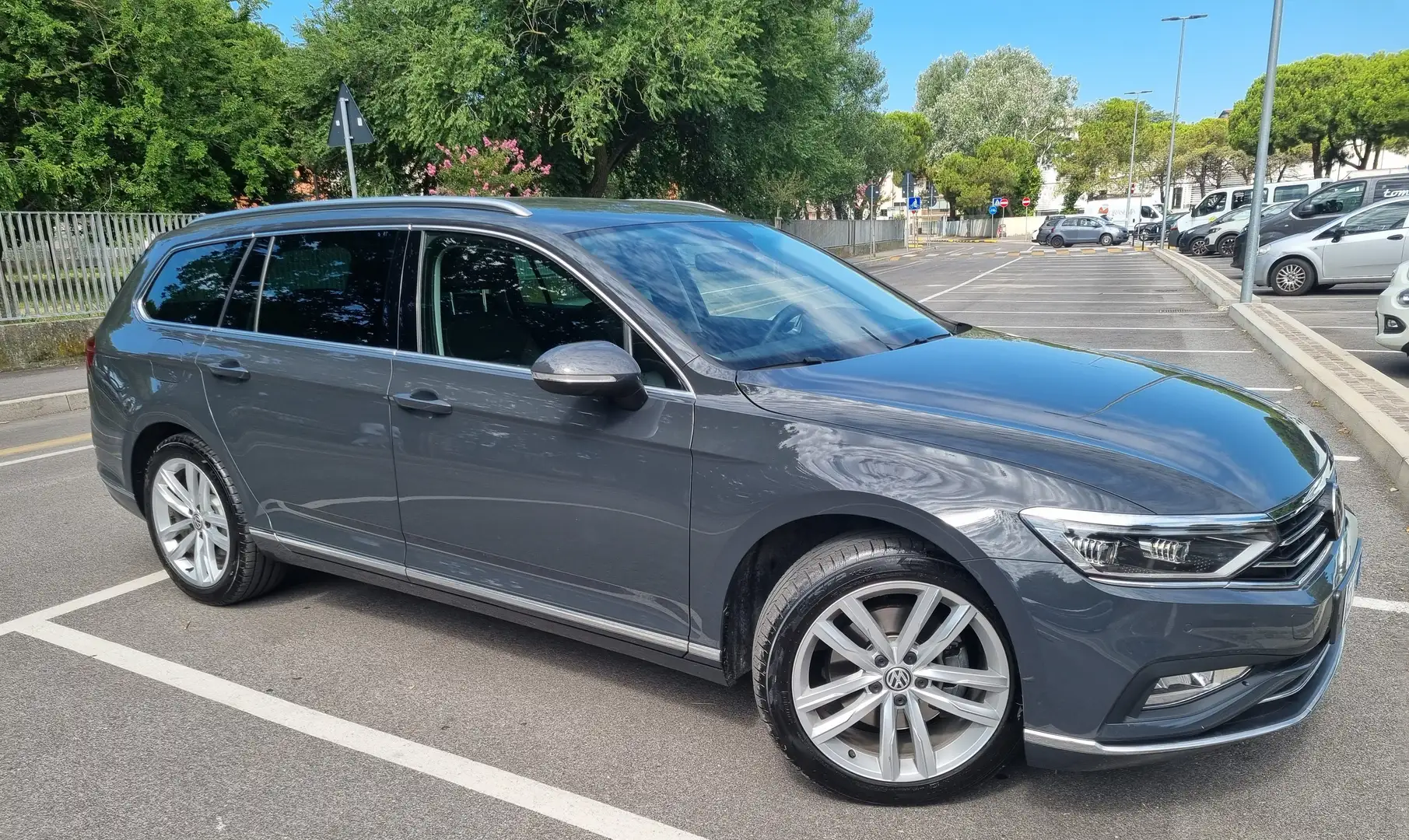 Volkswagen Passat Variant Passat VIII Variant 2.0 tdi Executive 150cv Gri - 2