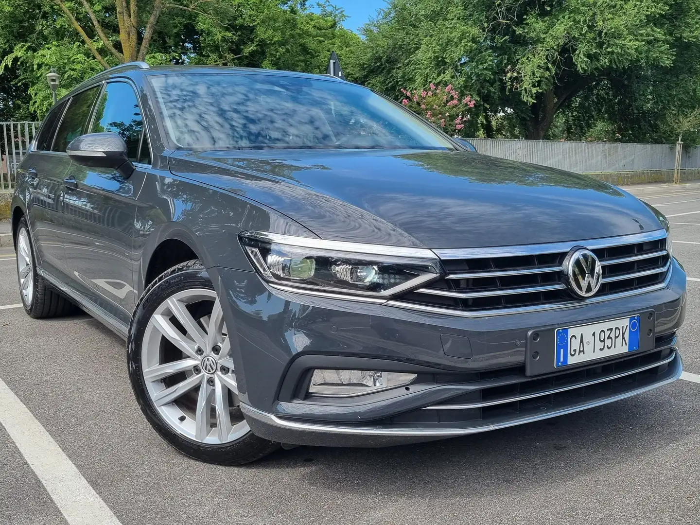 Volkswagen Passat Variant Passat VIII Variant 2.0 tdi Executive 150cv Gri - 1