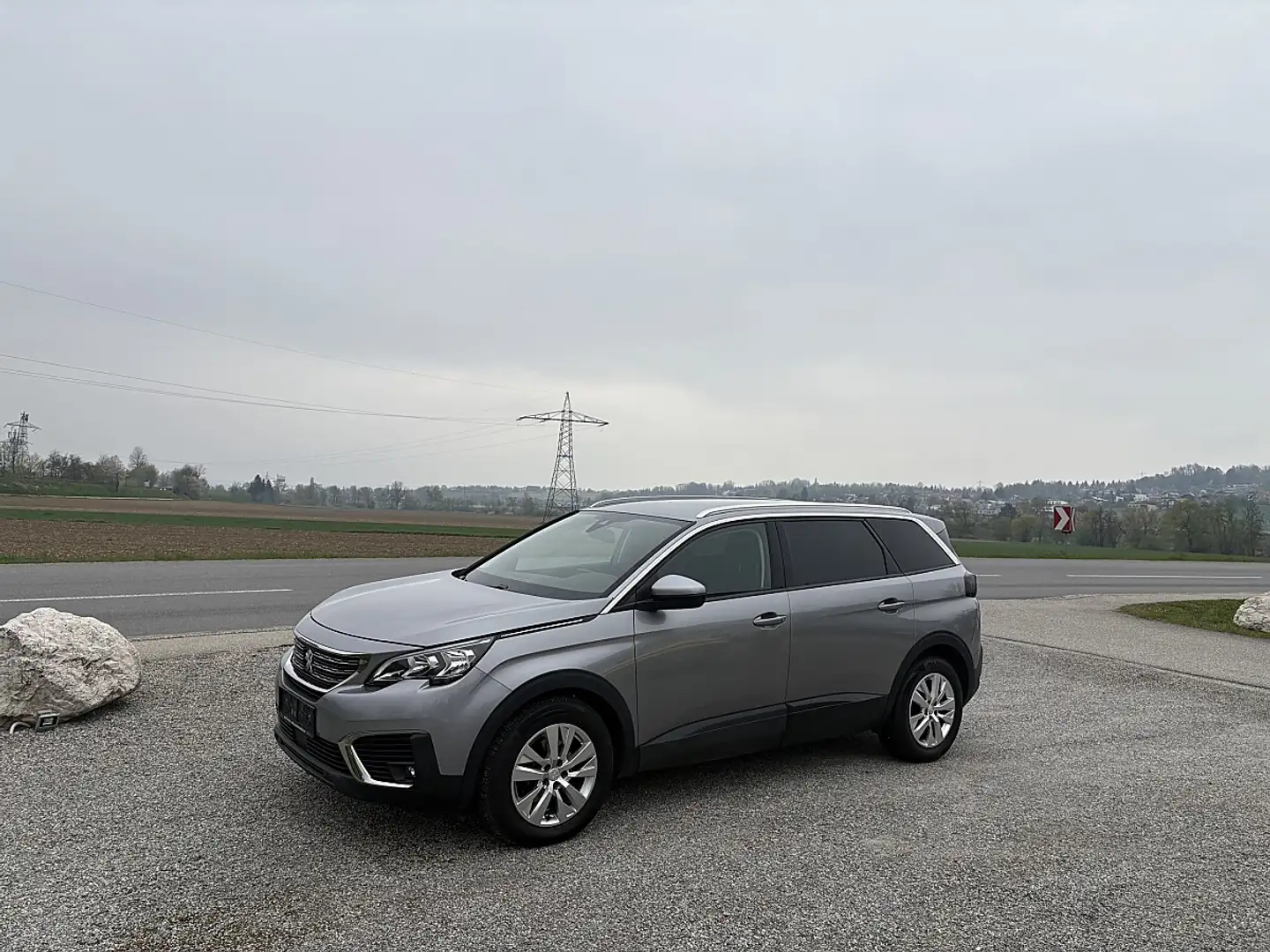 Peugeot 5008 1,5 BlueHDI 130 S&S 6-Gang Active Grau - 2