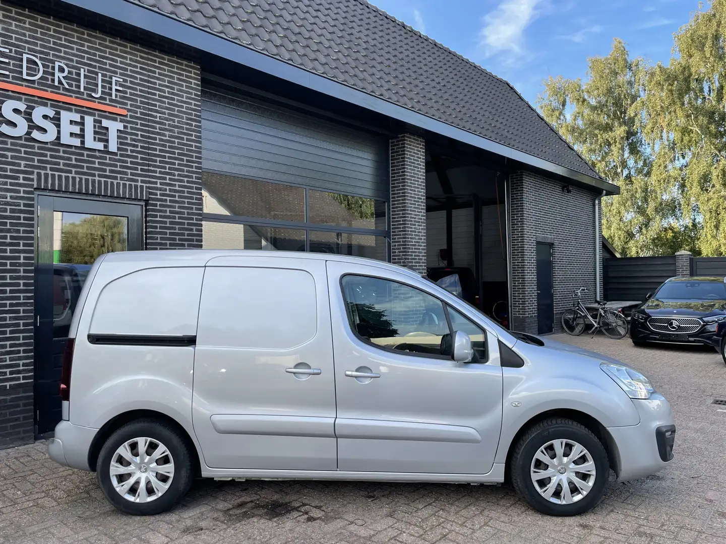 Peugeot Partner 120 1.6 BlueHDi Aut. Première Navi , Clima , 3 per Argent - 2