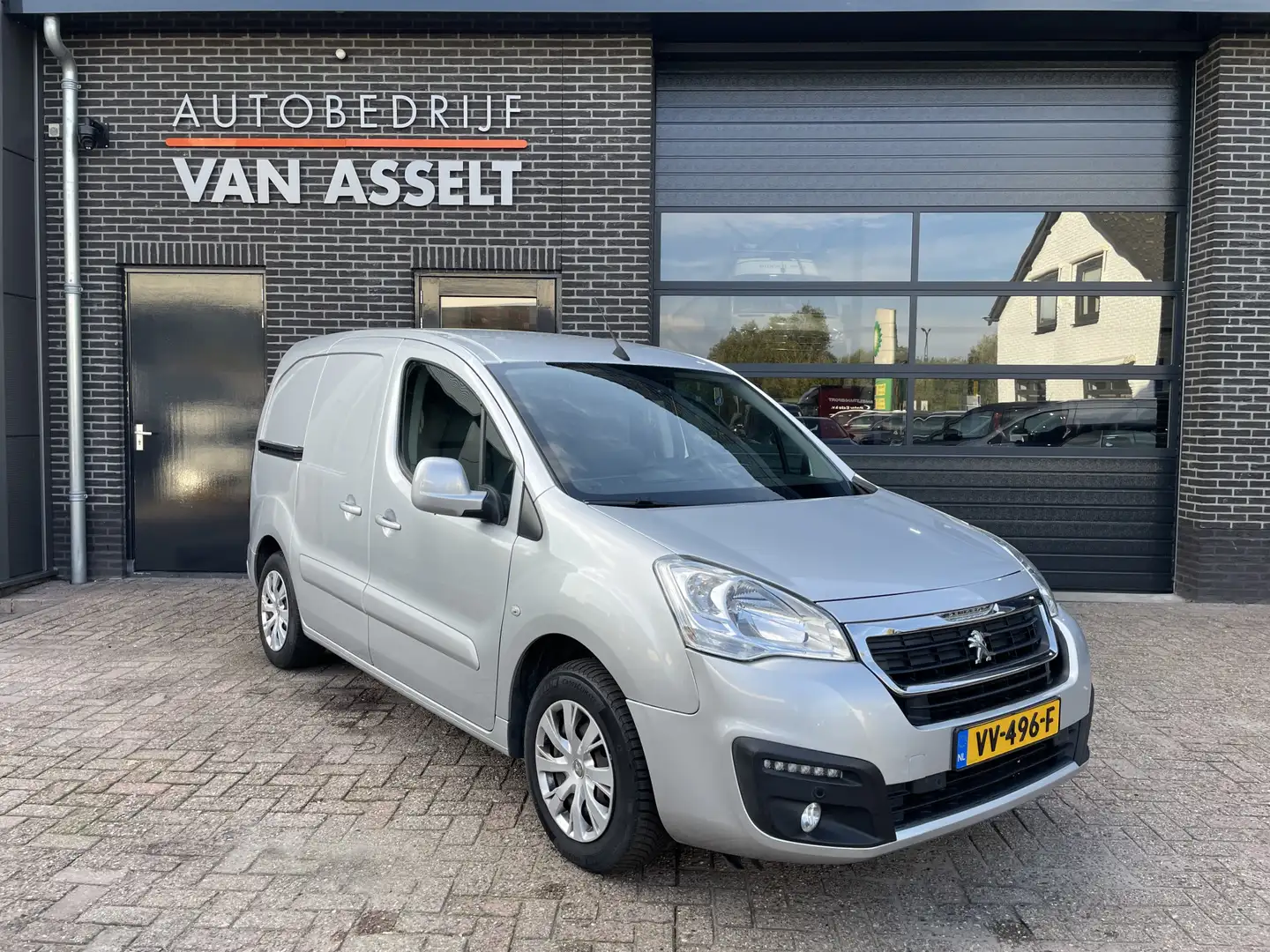 Peugeot Partner 120 1.6 BlueHDi Aut. Première Navi , Clima , 3 per Argent - 1