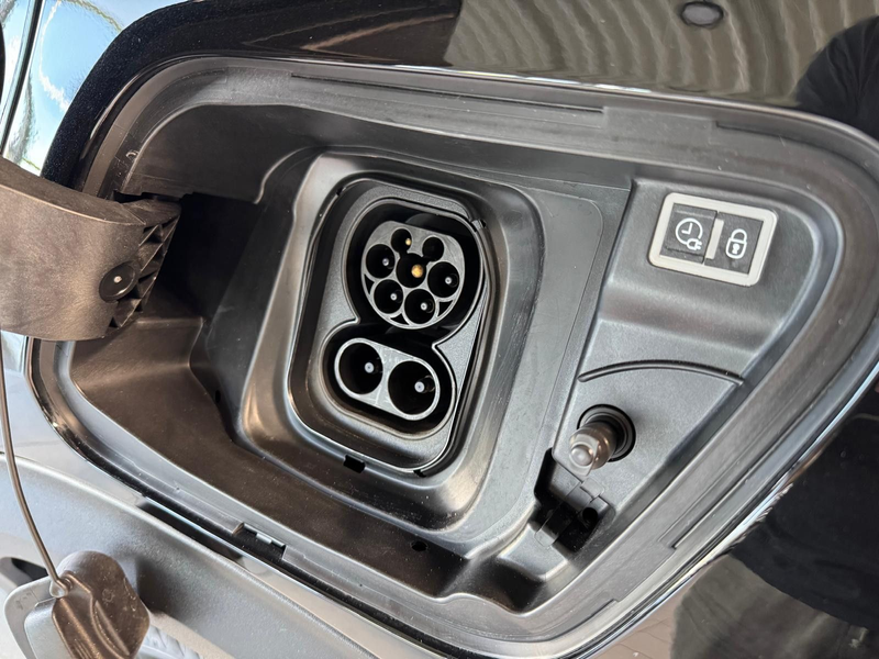 Peugeot e-2008 2008 e - Active *PDC*CarPlay*DAB*Allw.*LED*CCS* — photo 12