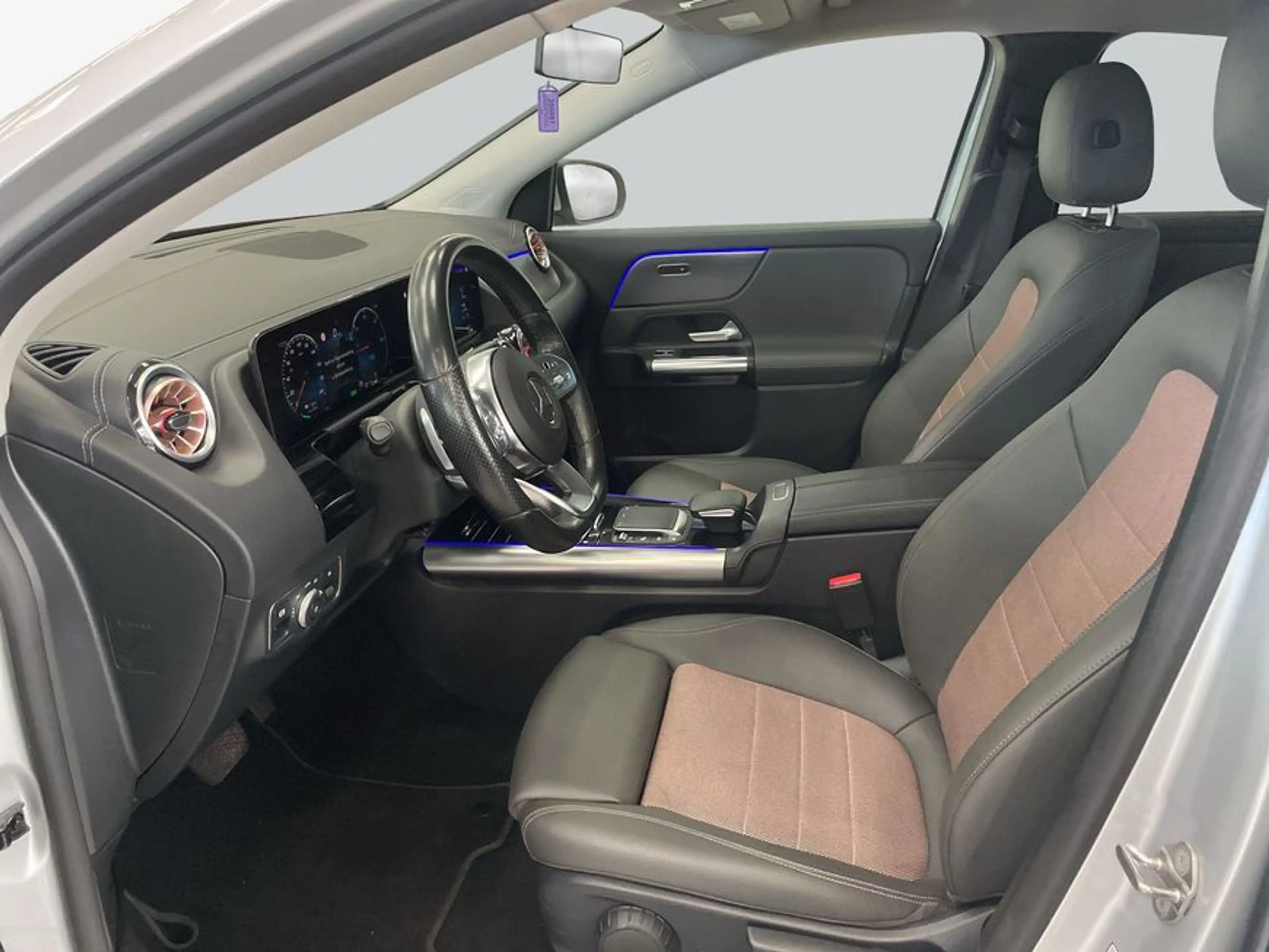 Mercedes-Benz EQA 300 EQA — photo 10