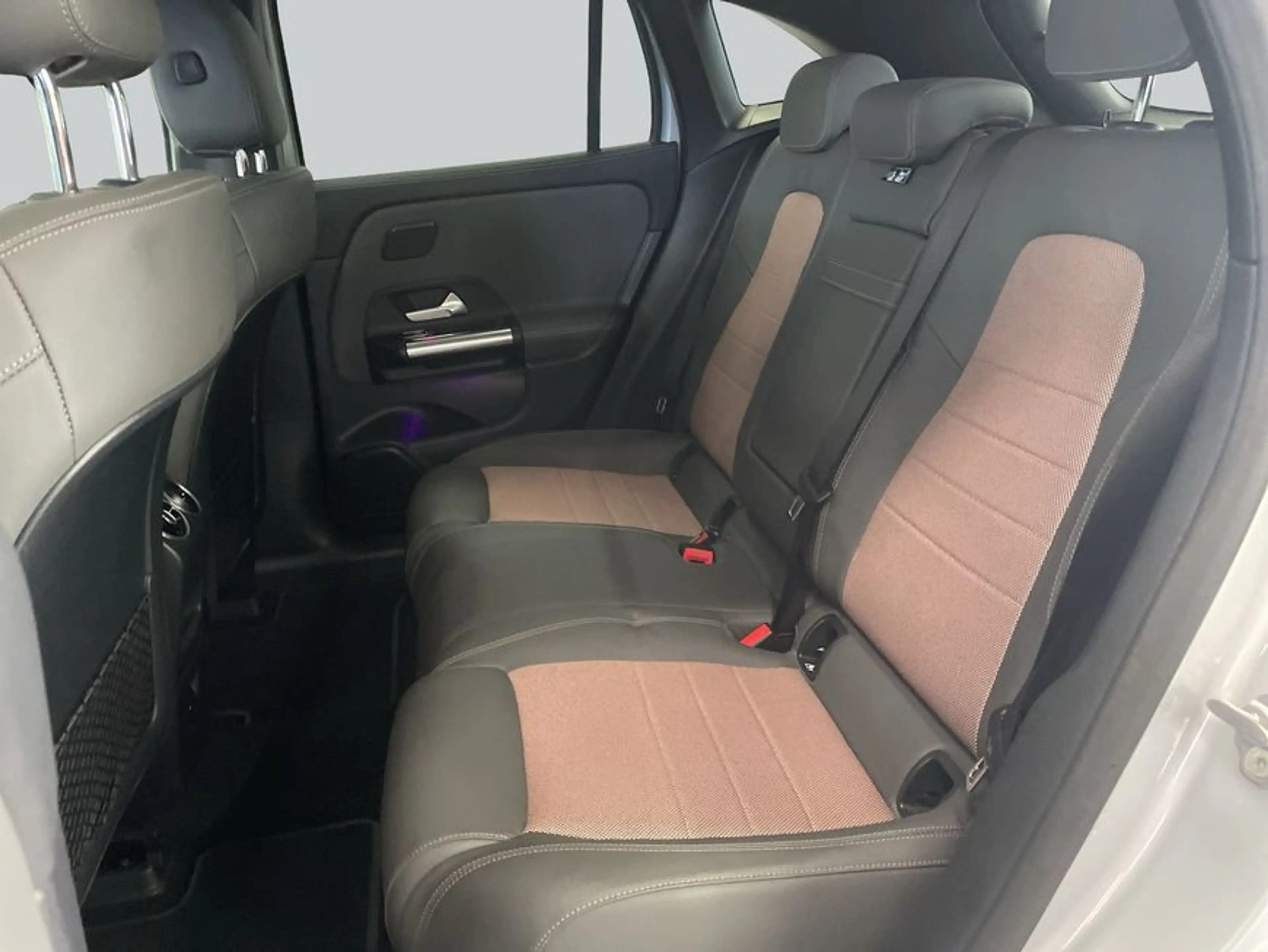 Mercedes-Benz EQA 300 EQA — photo 12