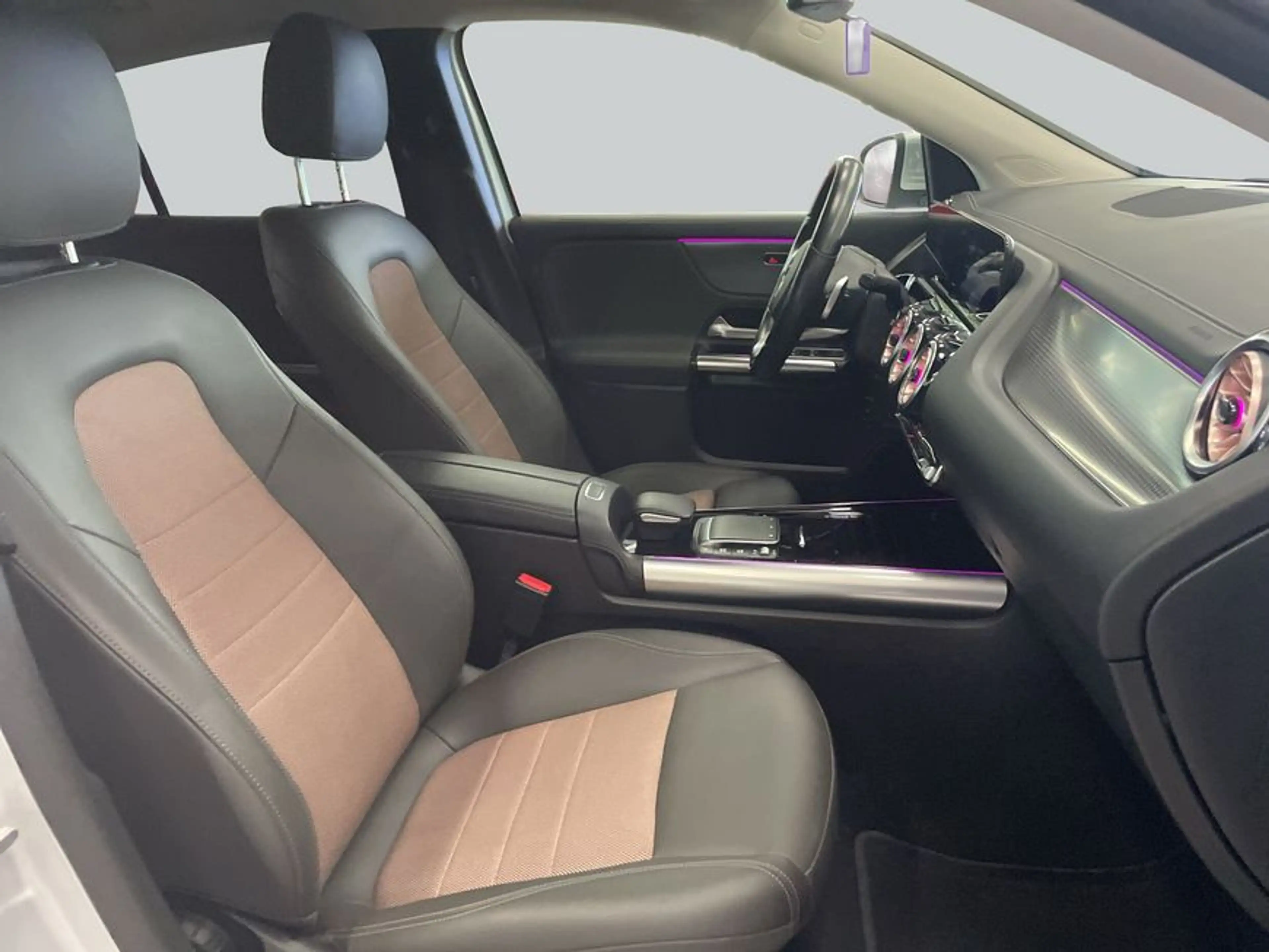 Mercedes-Benz EQA 300 EQA — photo 13