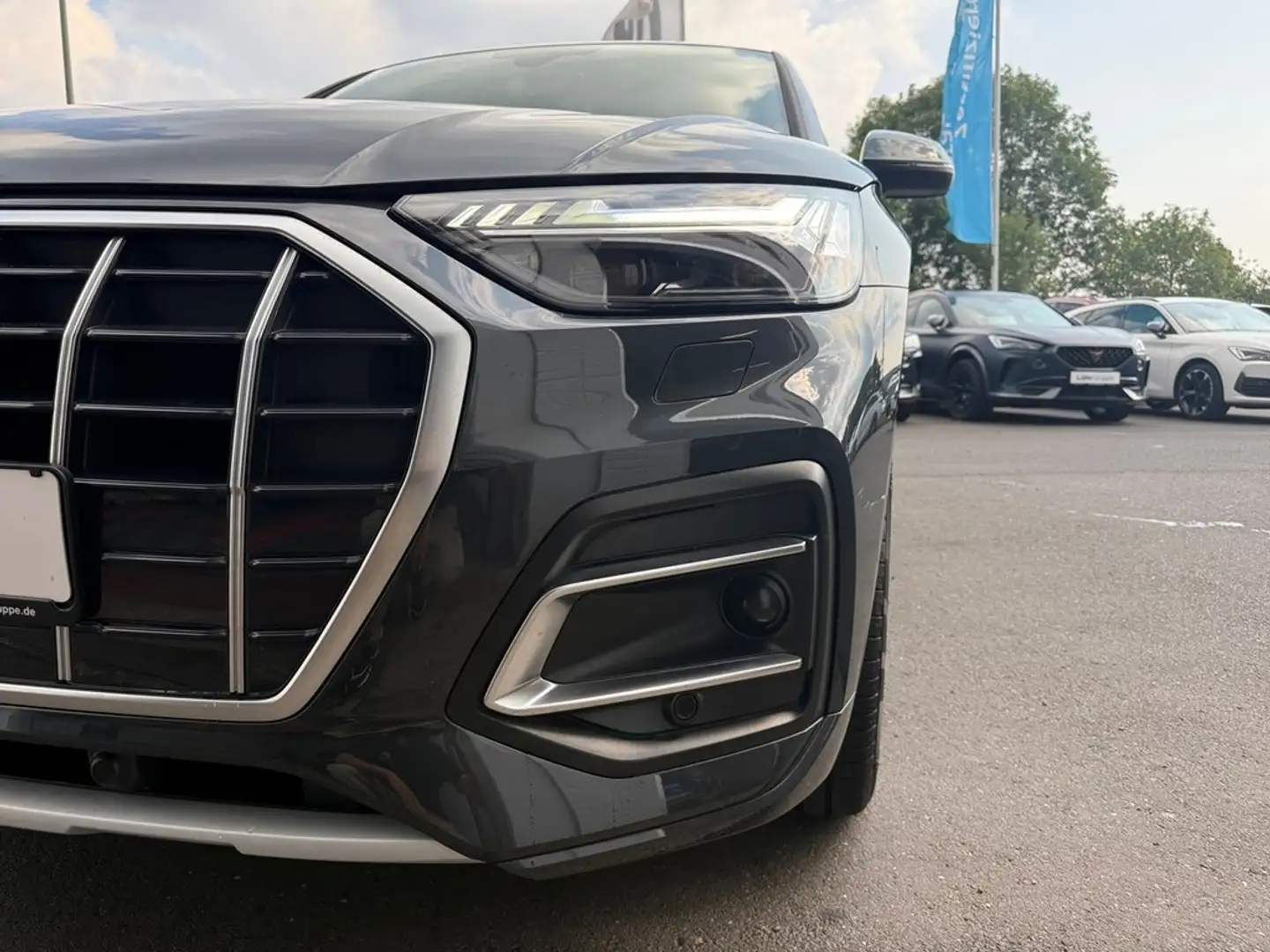 Audi Q5 2,0 40 TFSI quattro S tronic Grau - 2