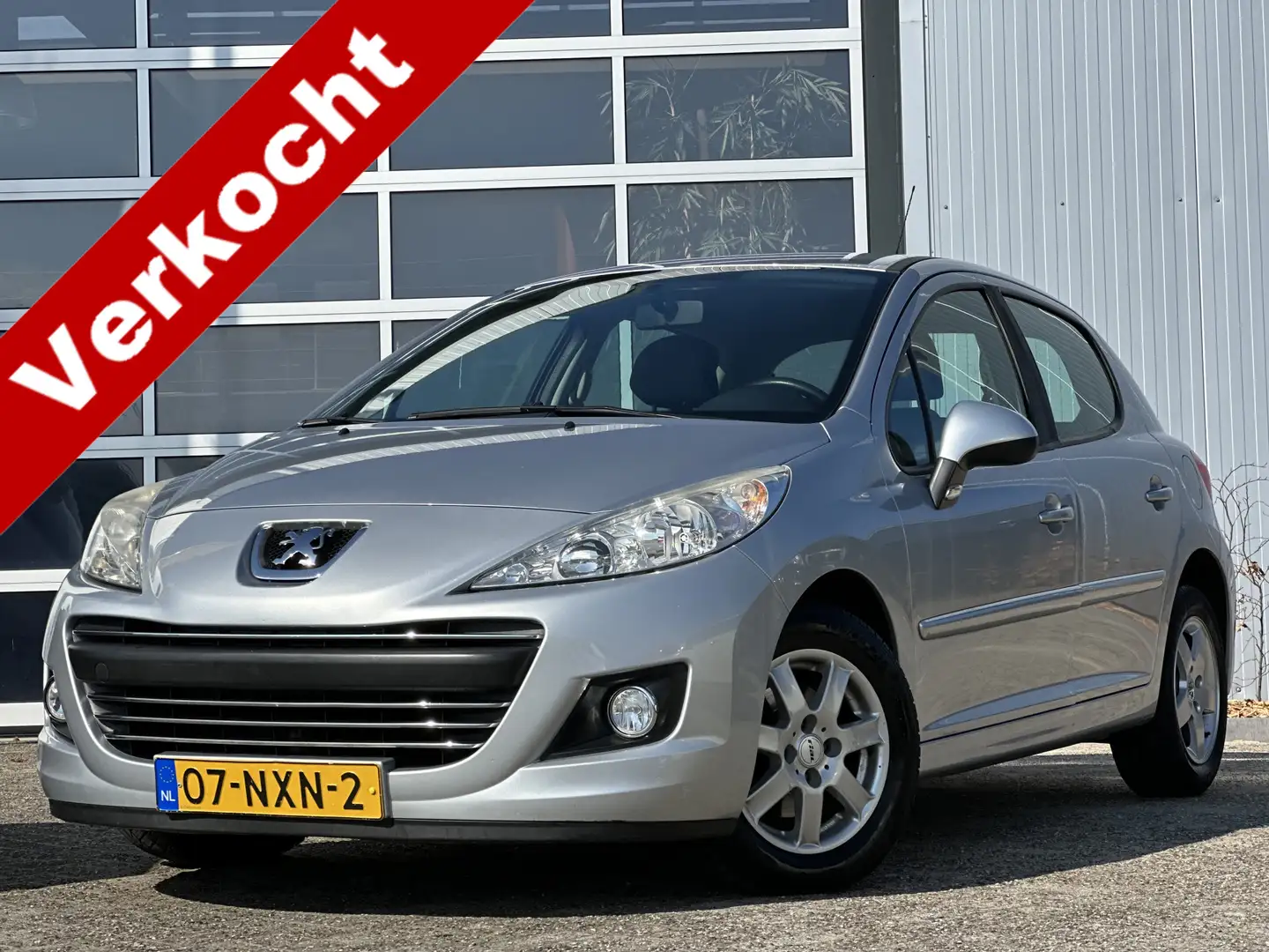 Peugeot 207 1.4 VTi Millesim 200 Grijs - 1
