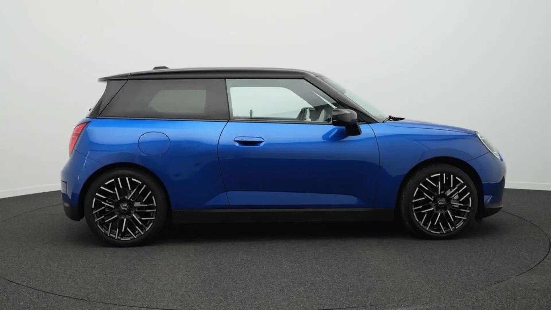 MINI Cooper SE Favoured Trim Blau - 2
