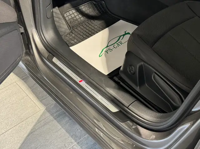 Audi A4 view 21