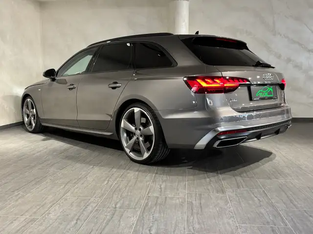 Audi A4 view 16