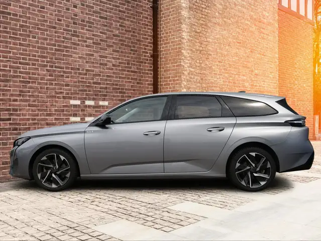 Peugeot 308 view 3