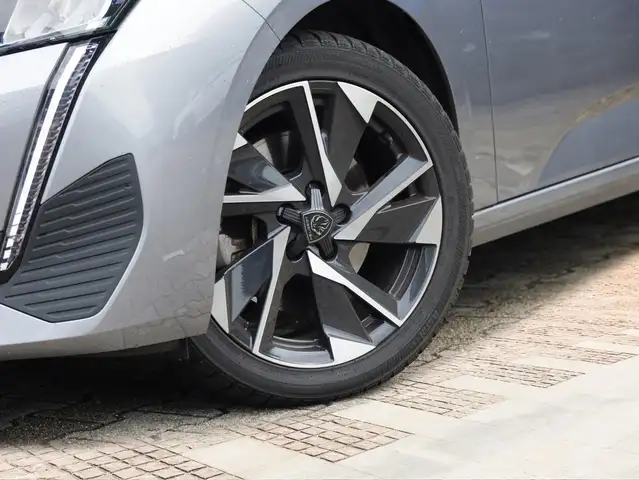 Peugeot 308 view 5