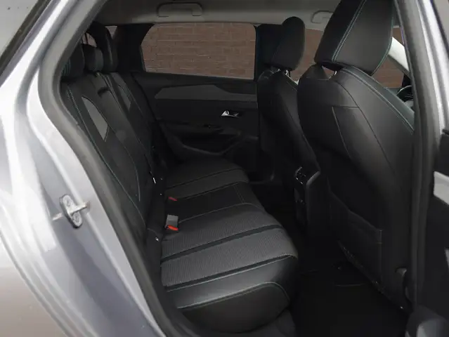 Peugeot 308 view 9