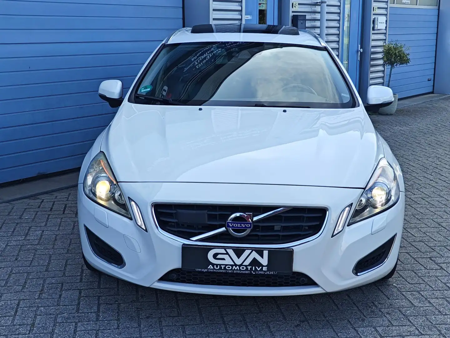 Volvo V60 ?2.0T Summum – Leder, Navi, Bi-Xenon, Lane Assist Blanc - 2
