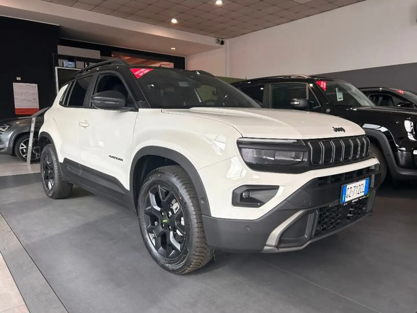 Jeep Avenger 1.2 Turbo 145 CV MHEV 4xe Overland Blanc - 1