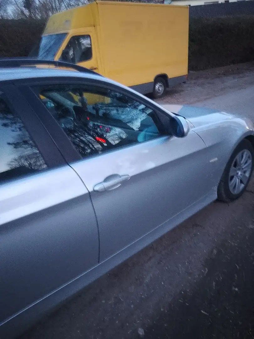 BMW 320 320i Touring Silber - 2