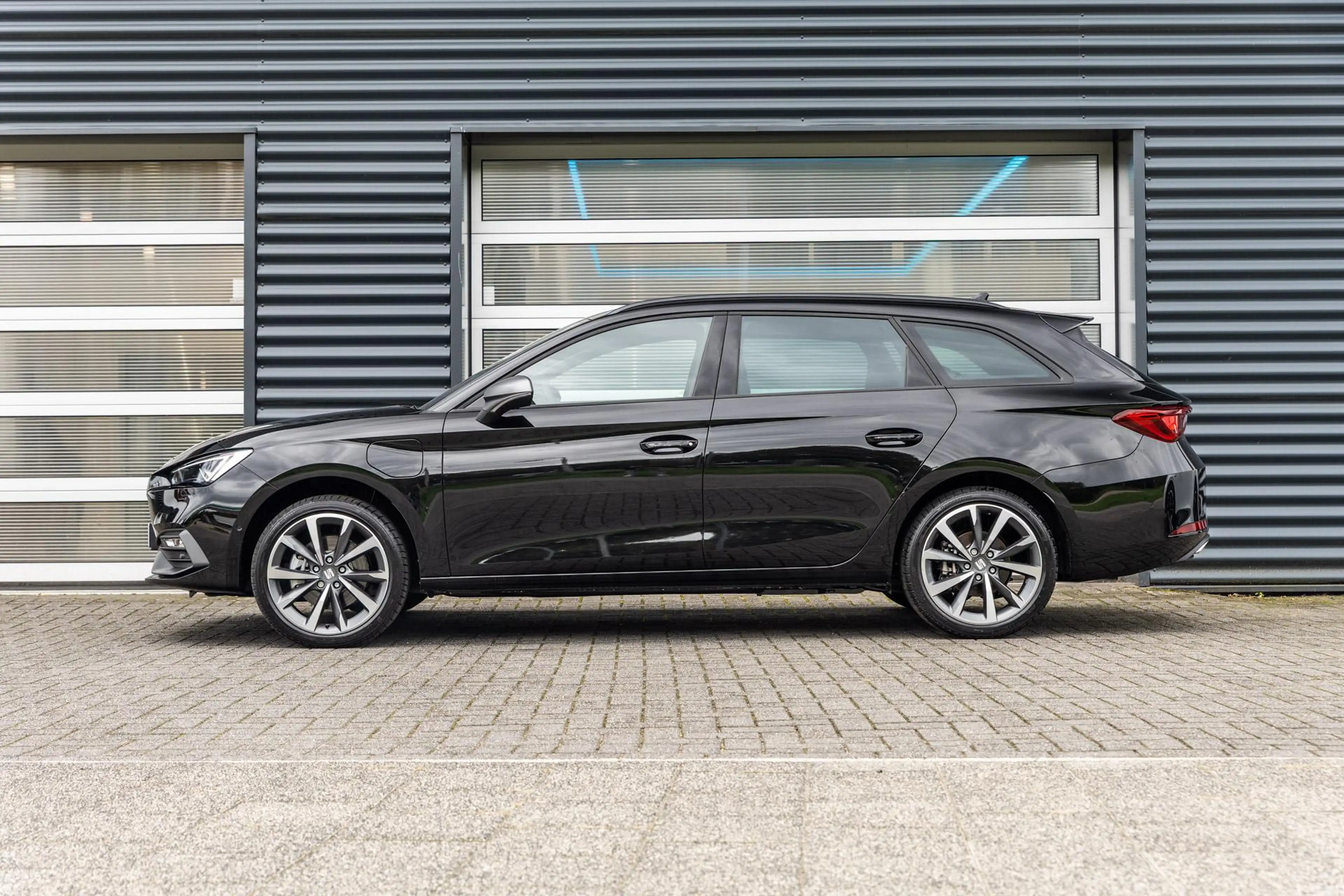 SEAT Leon e-Hybrid Sportstourer 1.5 TSI 204pk FR Business | 18" Velge — photo 13