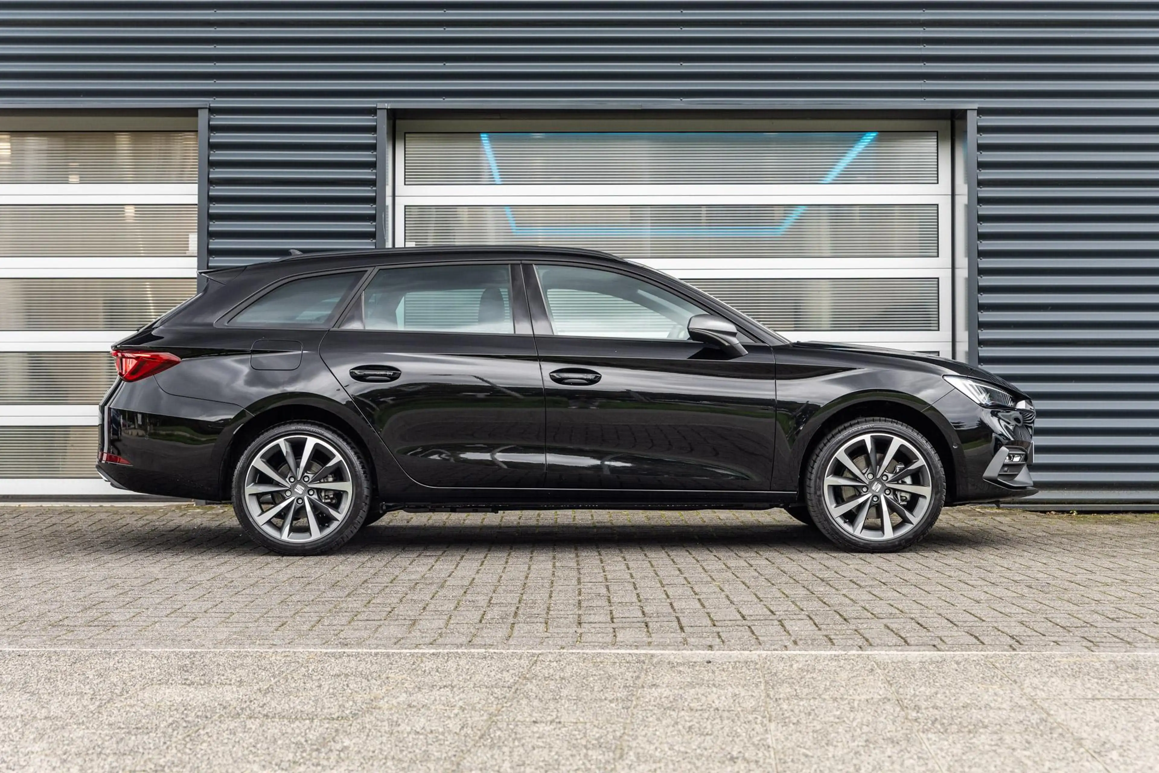 SEAT Leon e-Hybrid Sportstourer 1.5 TSI 204pk FR Business | 18" Velge — photo 3