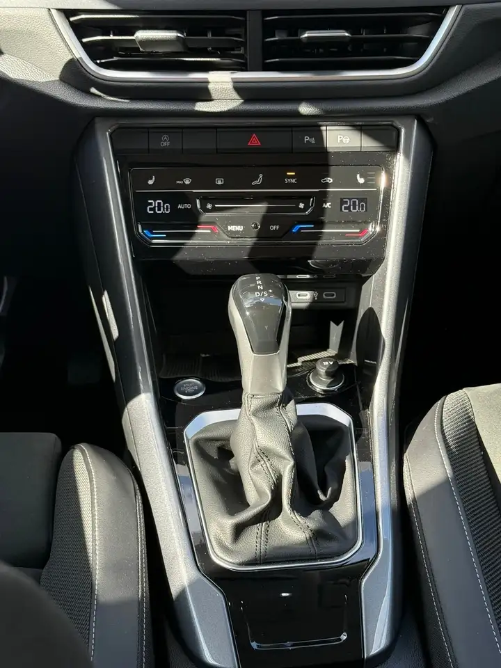 Volkswagen T-Roc Style AHK Carplay DAB Lane Assist Rear View Navi 18