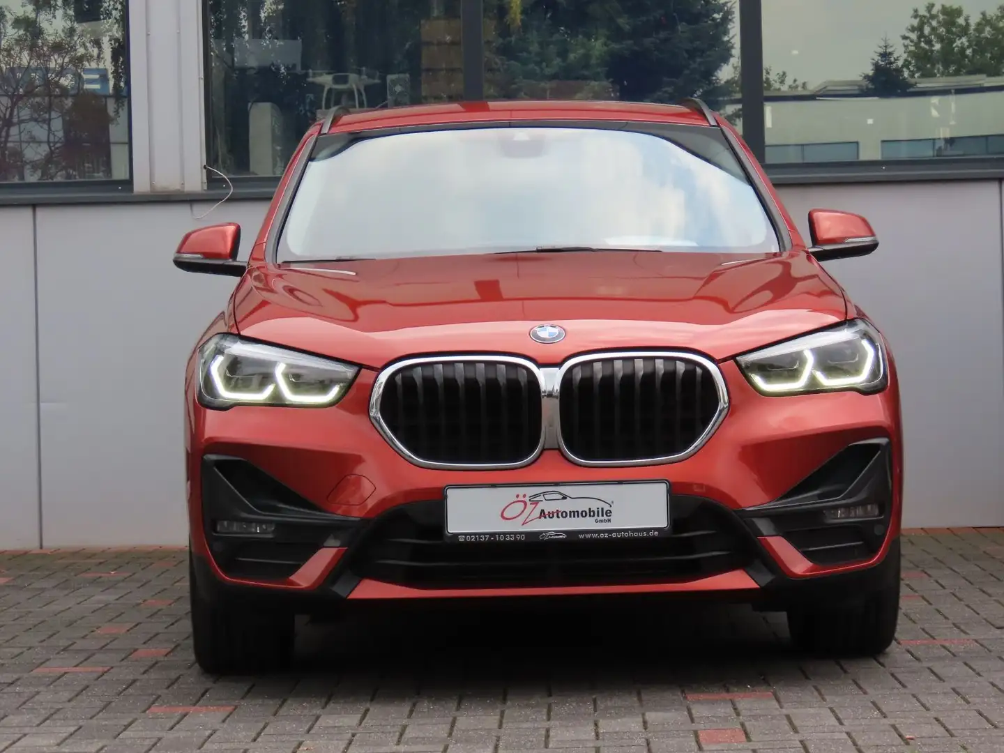 BMW X1 sDrive18d Autom. Sportsitze Ambiente Navi Oranje - 2