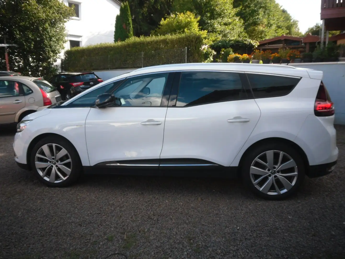 Renault Grand Scenic Limited 140 PS Navi  Kamera 97 TKM Weiß - 1