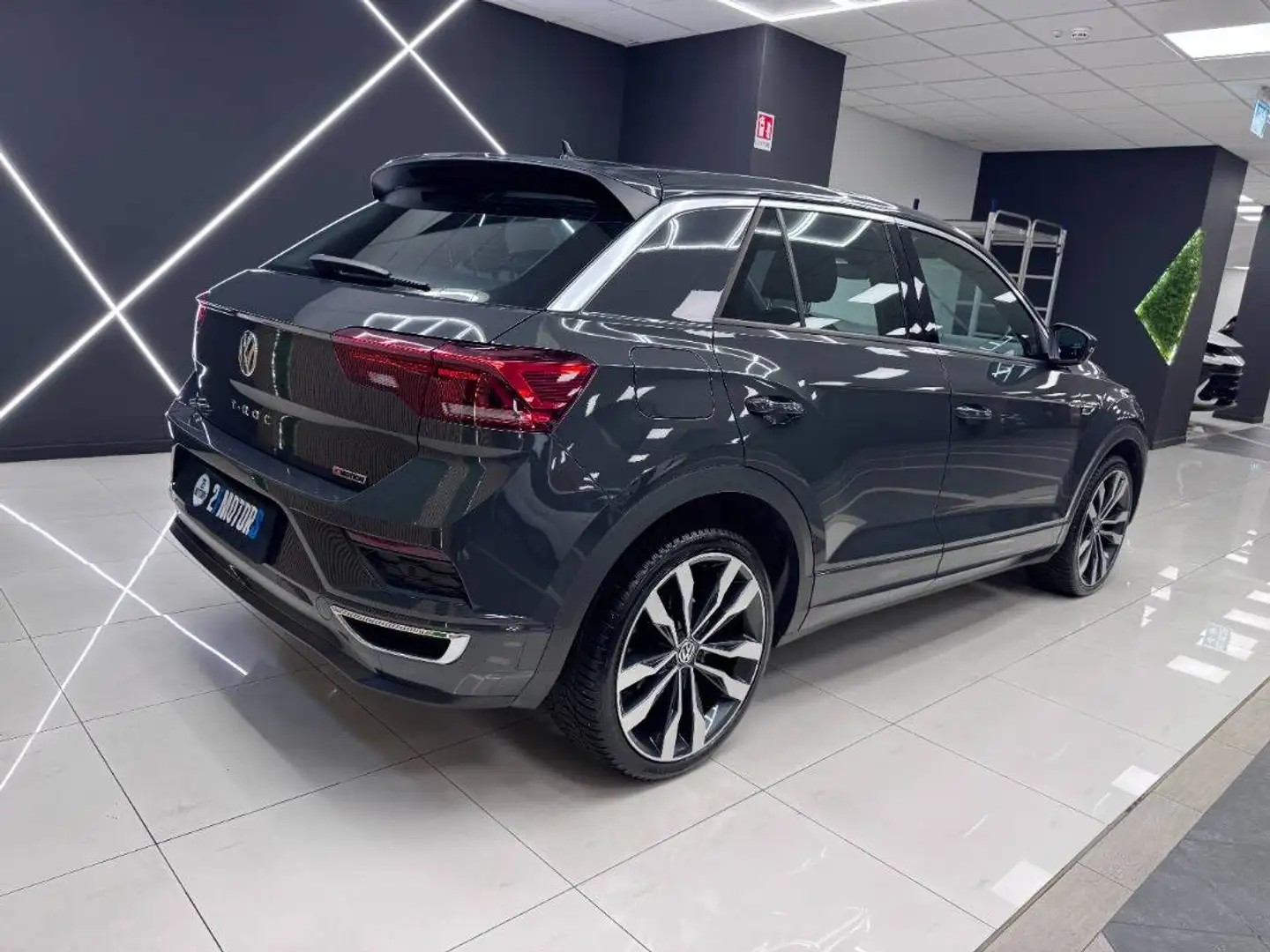 Volkswagen T-Roc 2.0 tdi R-line 4motion dsg Gris - 2