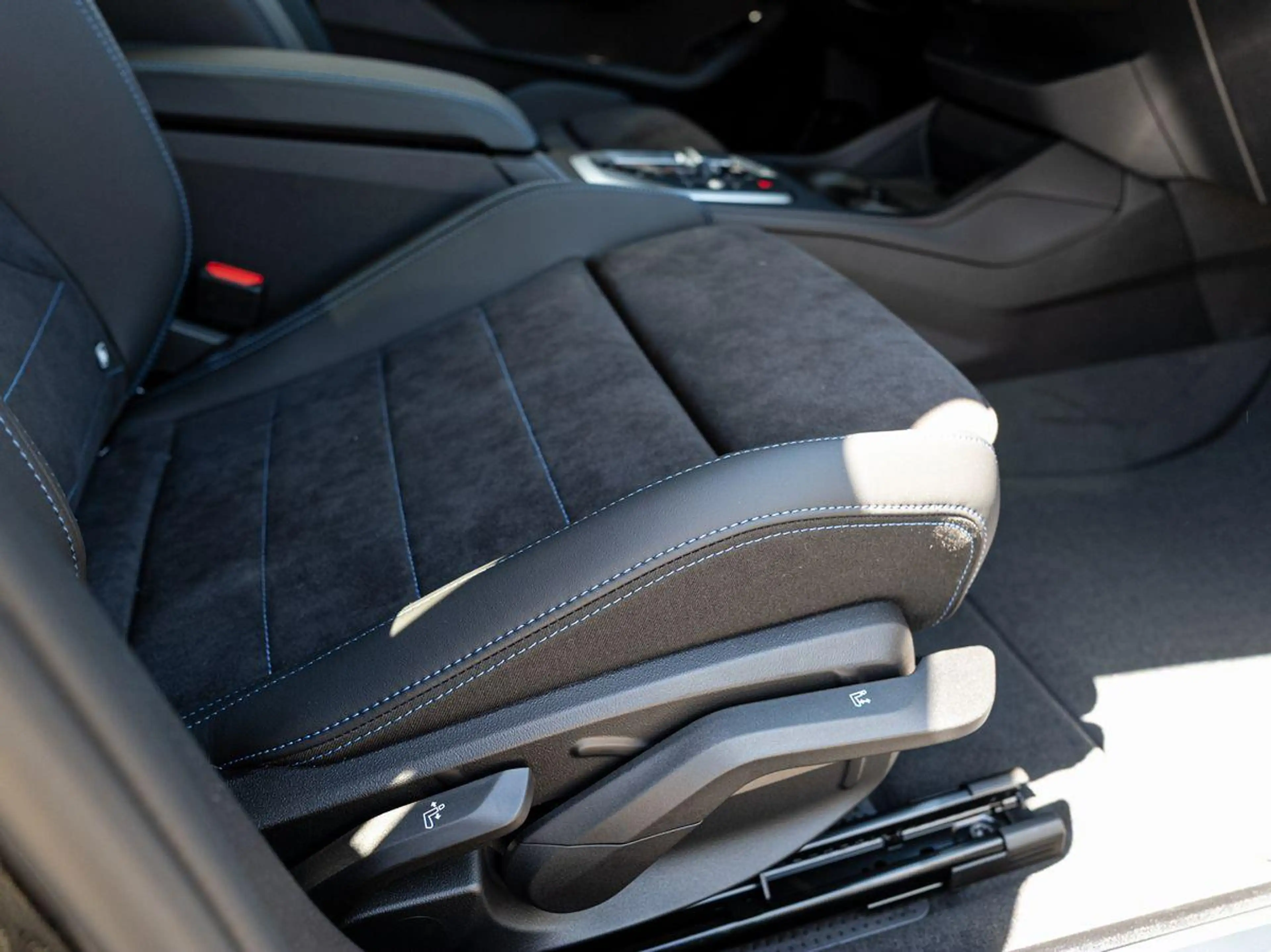 BMW 118 d M Sport PANO aLED KoZg eKlappe Lenkr-Heiz — photo 13