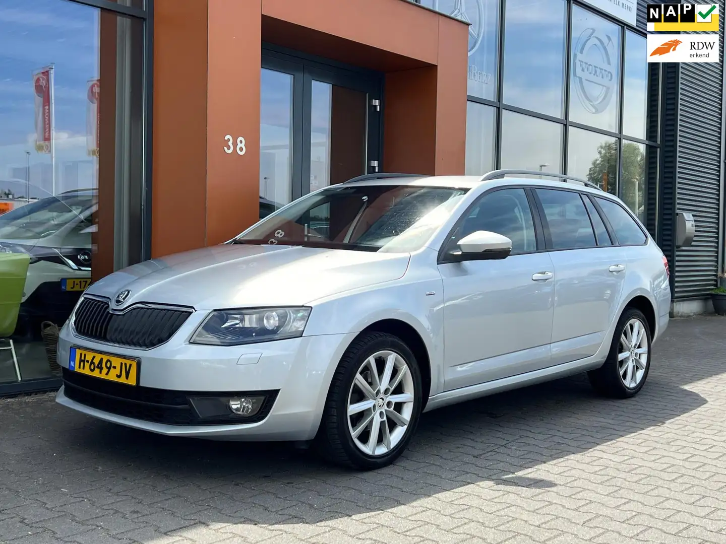 Skoda Octavia Combi 1.2TSI|Xenon|Climate|Navi|Trekhaak|carplay Grijs - 1
