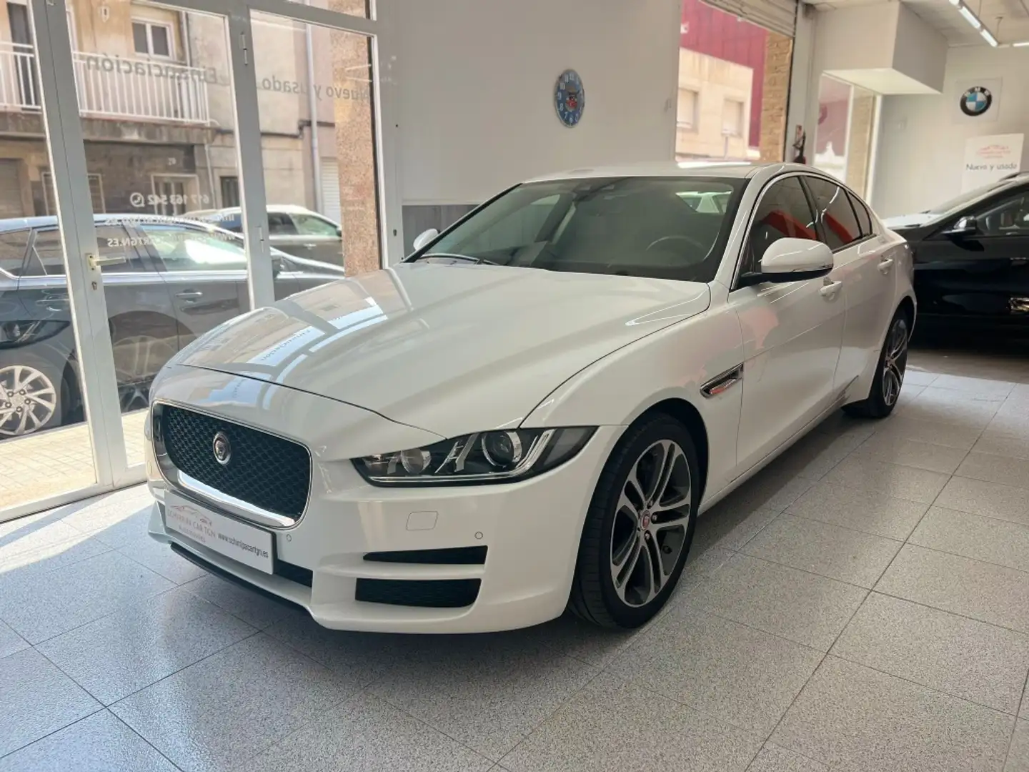 Jaguar XE 2.0 Diesel Prestige AWD Aut. 180 Wit - 1