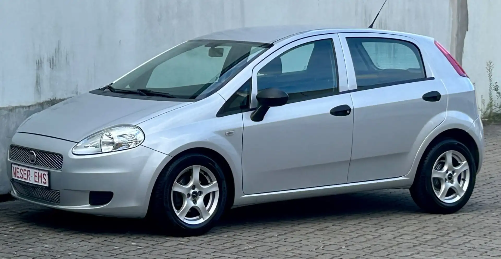 Fiat Punto Grande Punto Actual 1,2i Klima R/CD eFH ZV Alu Silber - 1