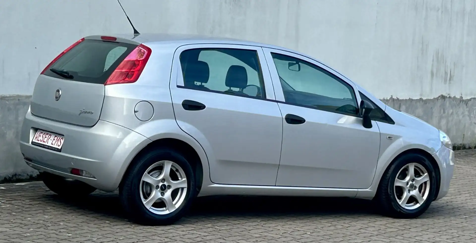 Fiat Punto Grande Punto Actual 1,2i Klima R/CD eFH ZV Alu Silber - 2