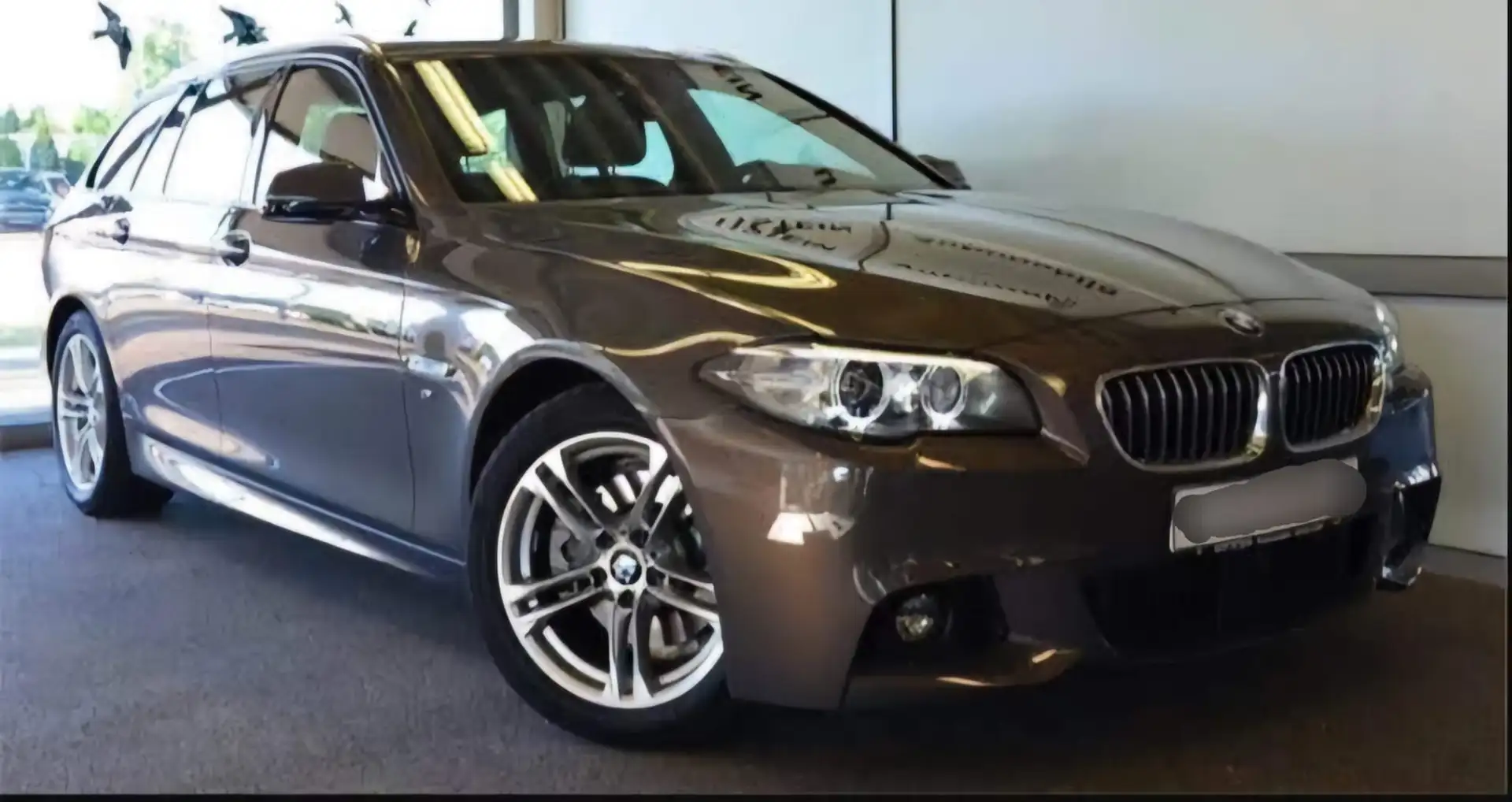 BMW 520 Touring Business M-SPORT siva - 1