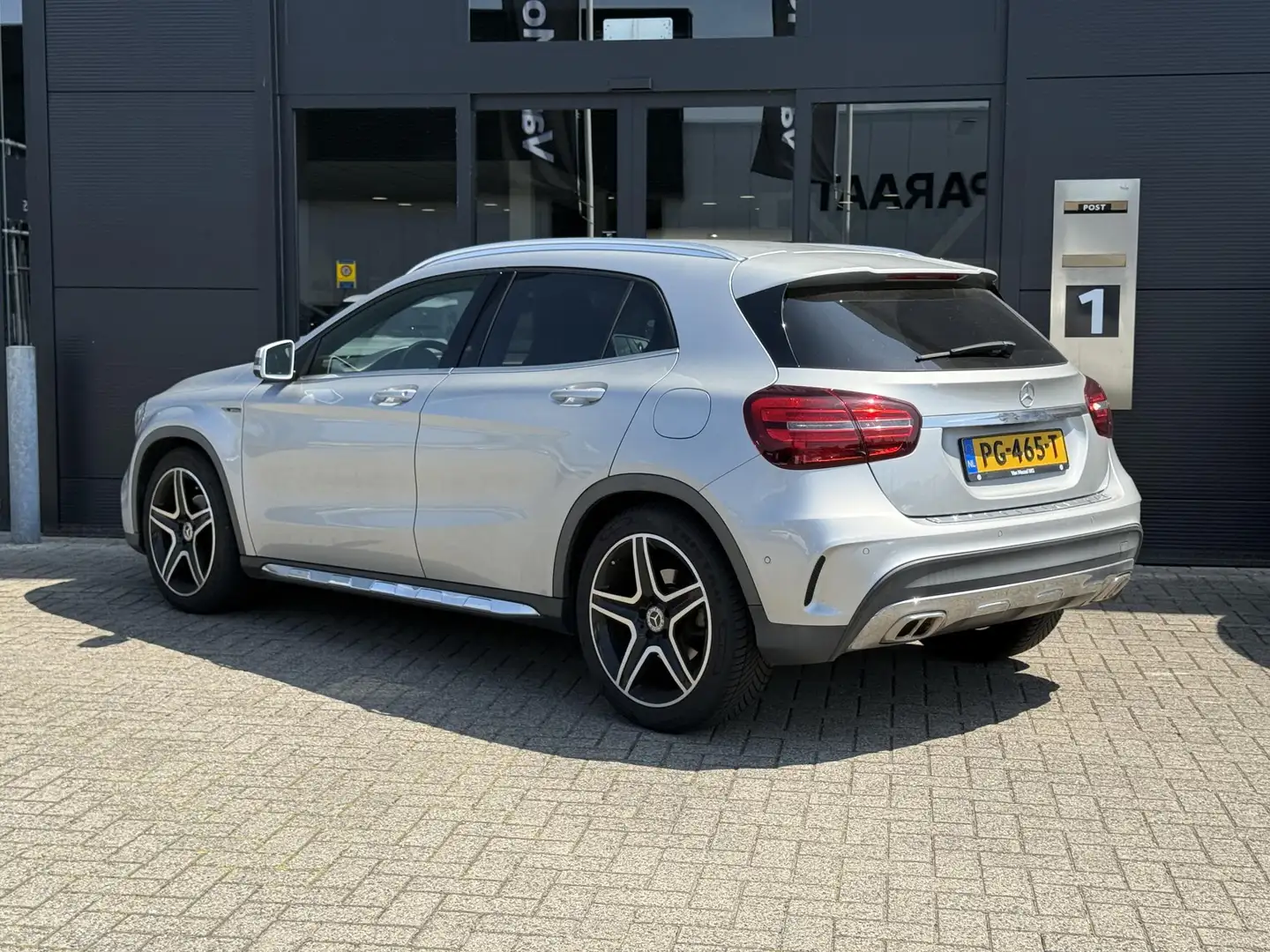 Mercedes-Benz GLA 180 Business Solution AMG Line Pakket Grigio - 2