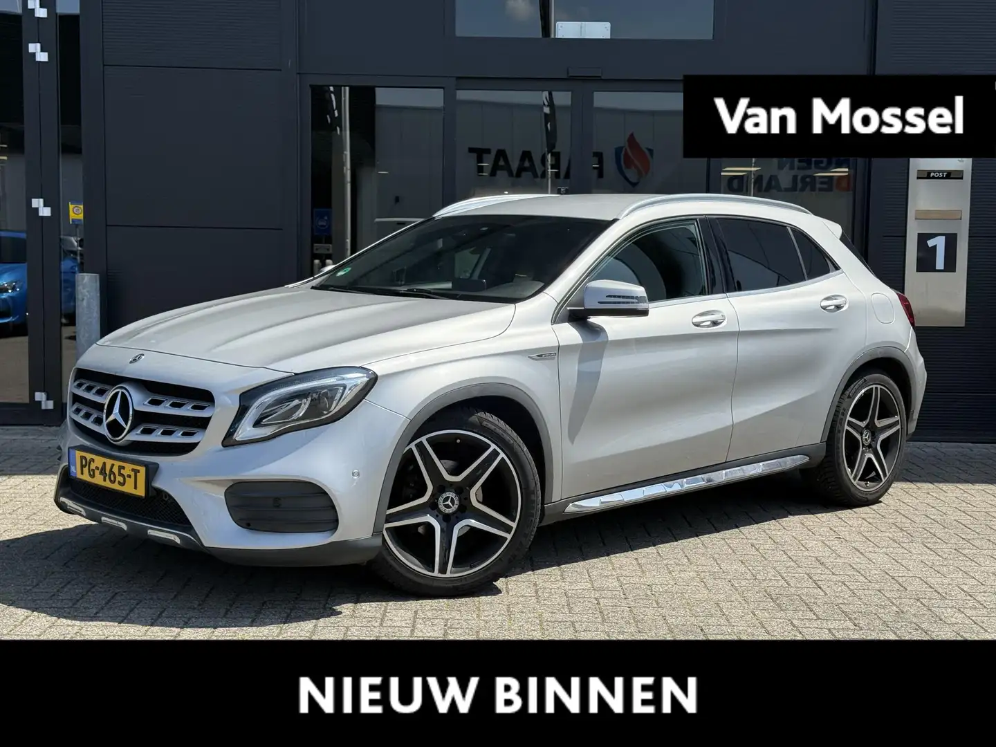 Mercedes-Benz GLA 180 Business Solution AMG Line Pakket Grigio - 1