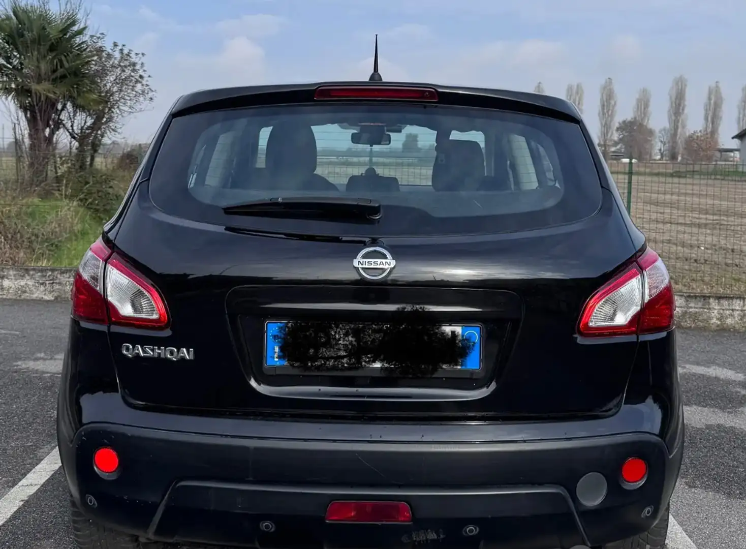 Nissan Qashqai 1.6 16v Visia eco Černá - 2