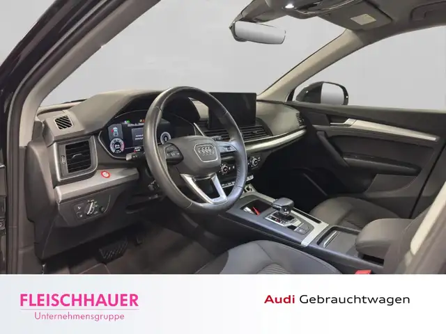 Audi Q5 view 10