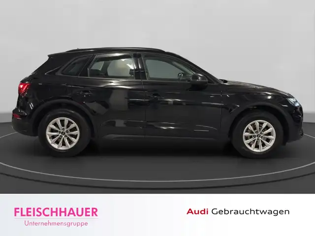 Audi Q5 view 8