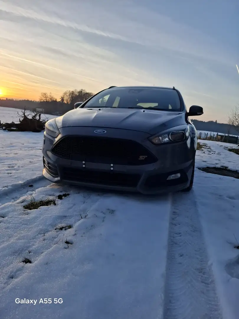 Ford Focus Traveller 2,0 TDCi ST PowerShift Grau - 2